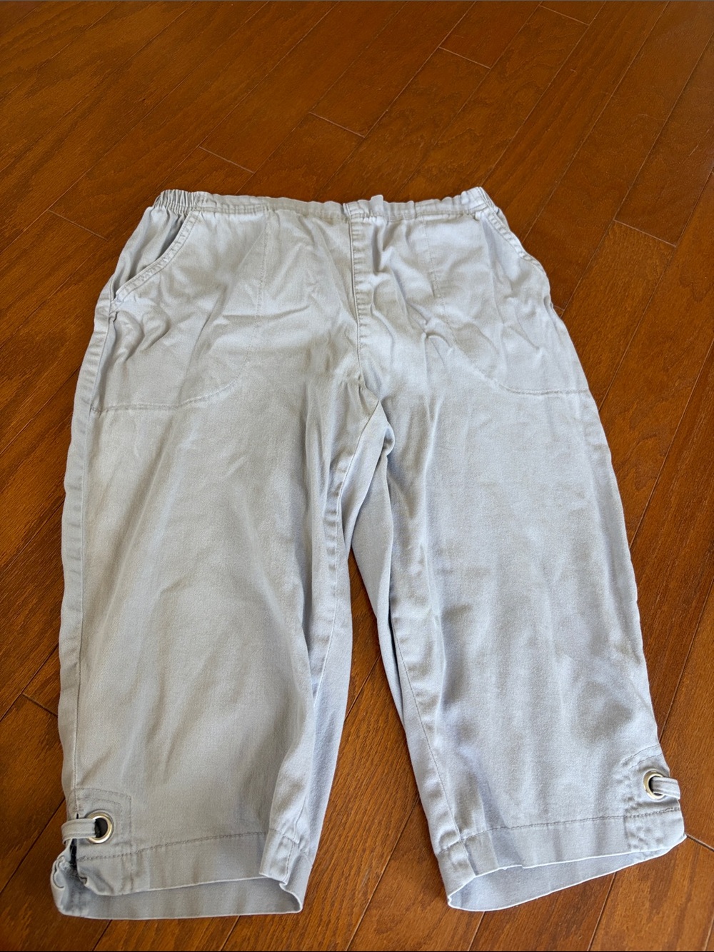 croft & barrow Light Gray Women's Pull-On Capri Pants with Hem Grommet Detail